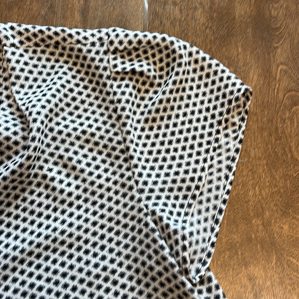 🌸H & M button-up blouse with short sleeves